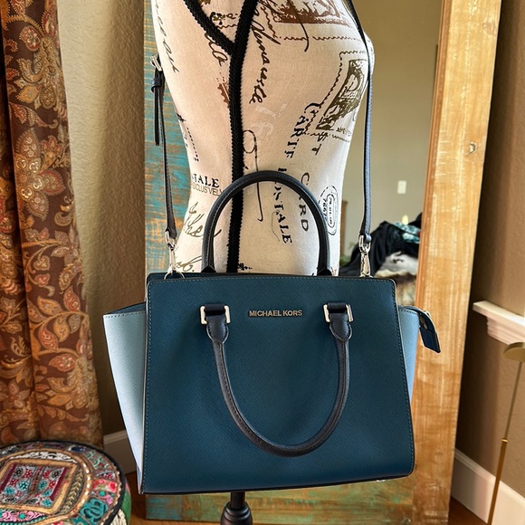 MICHAEL Michael Kors Handbags - EUC Michael Kors